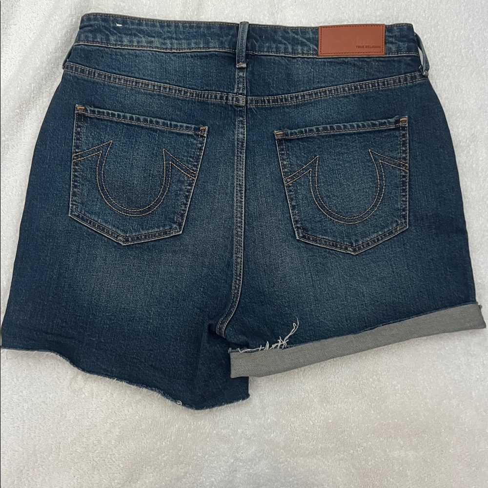 True Religion Jennie curvy 31” Denim Shorts